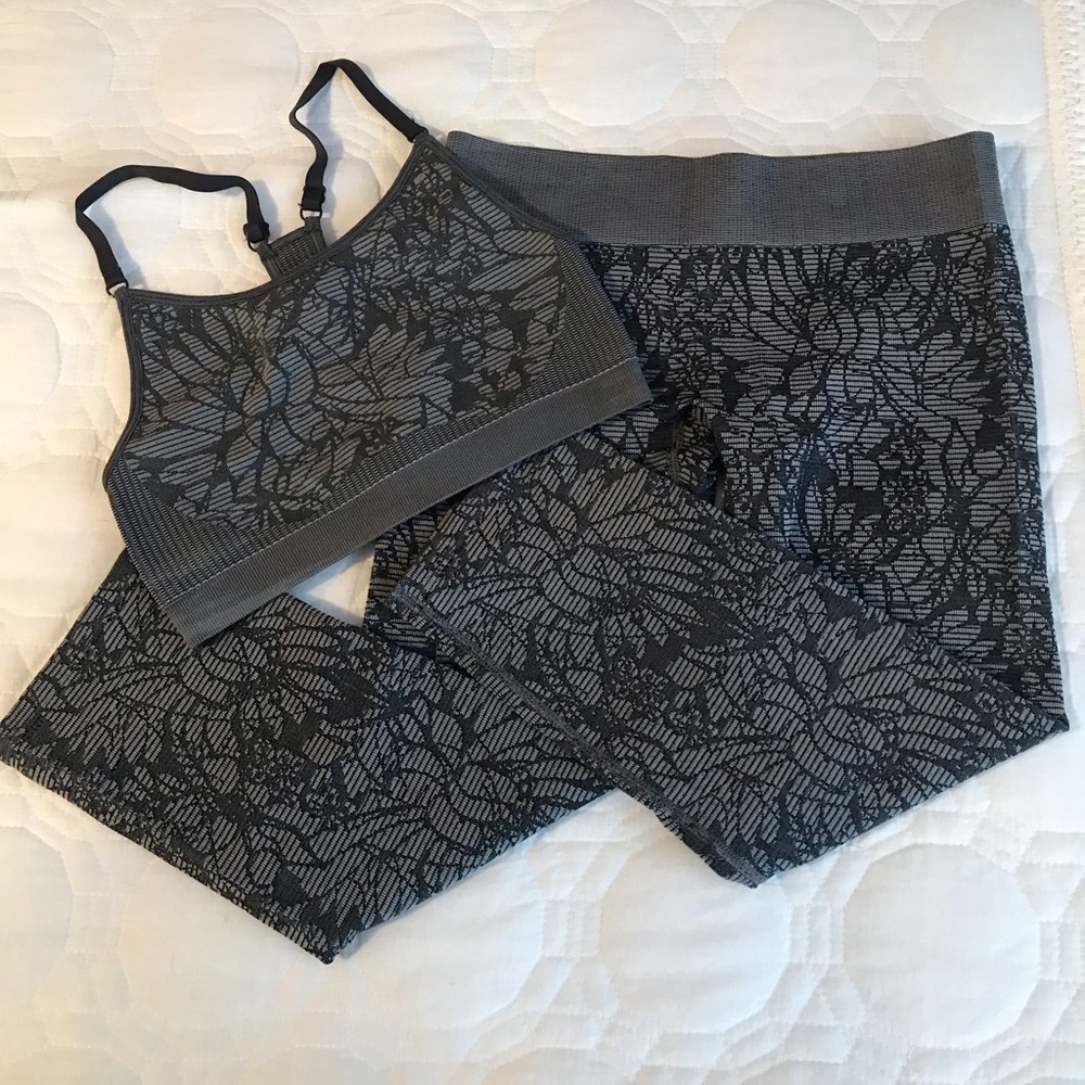 Fabletics seamless capris and sports bra bundle